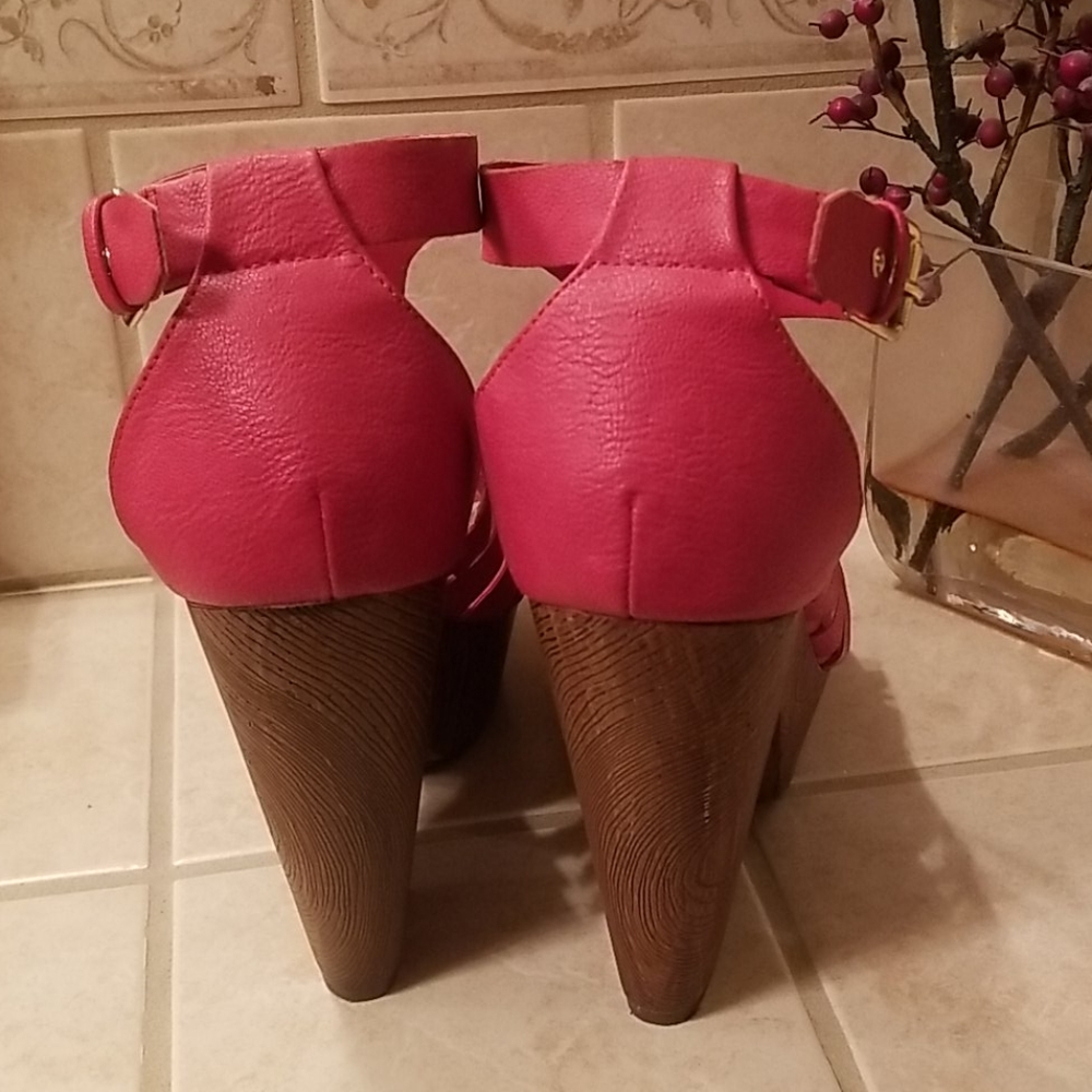 Shoes - Picture 2 of 4